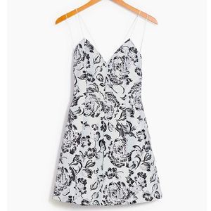 NWT Alice + Olivia Tayla Structured Lantern Mini Dress Size 4 Silver & White